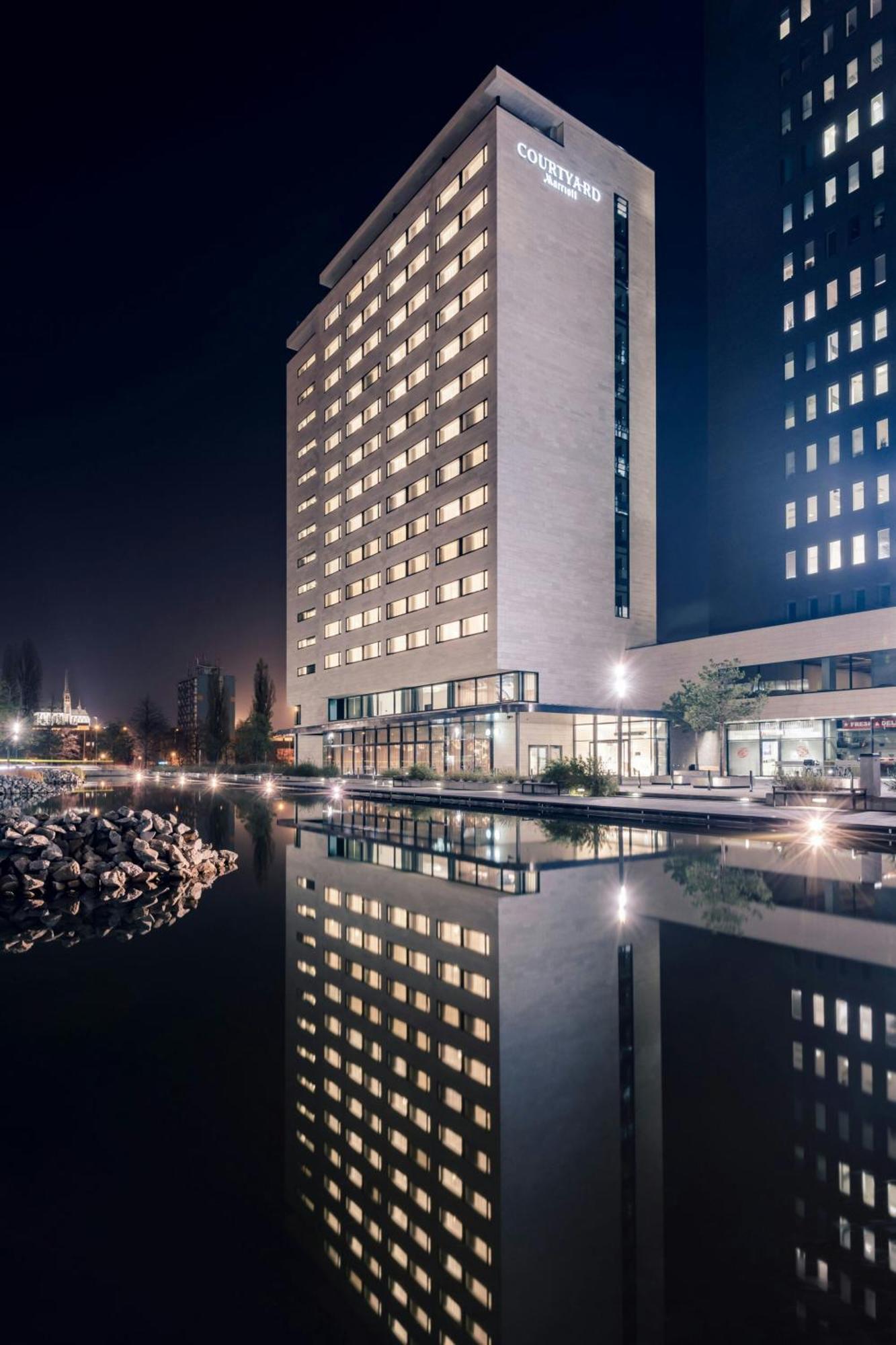 Hotel Courtyard By Marriott Brno 4*