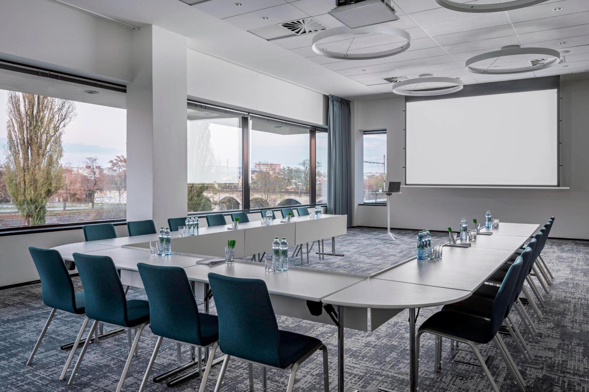 Отель Courtyard By Marriott